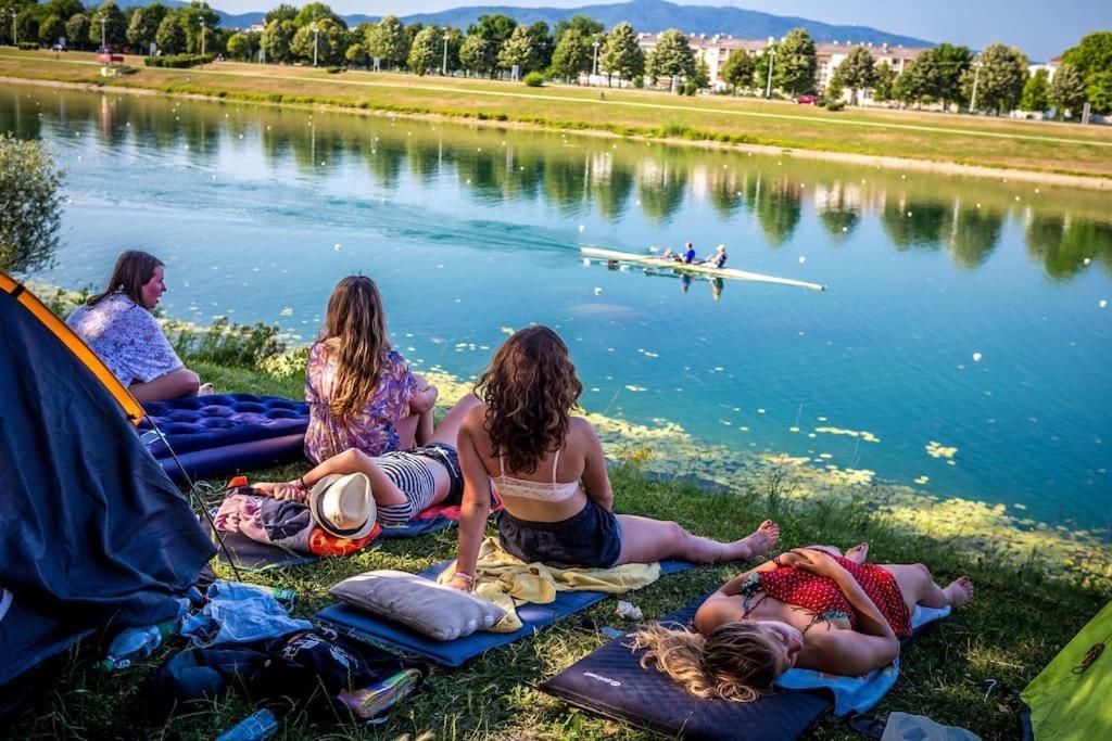 Cozy Donkey - Sporty Lake Apartment, Flexible Check-In, Netflix ザグレブ エクステリア 写真