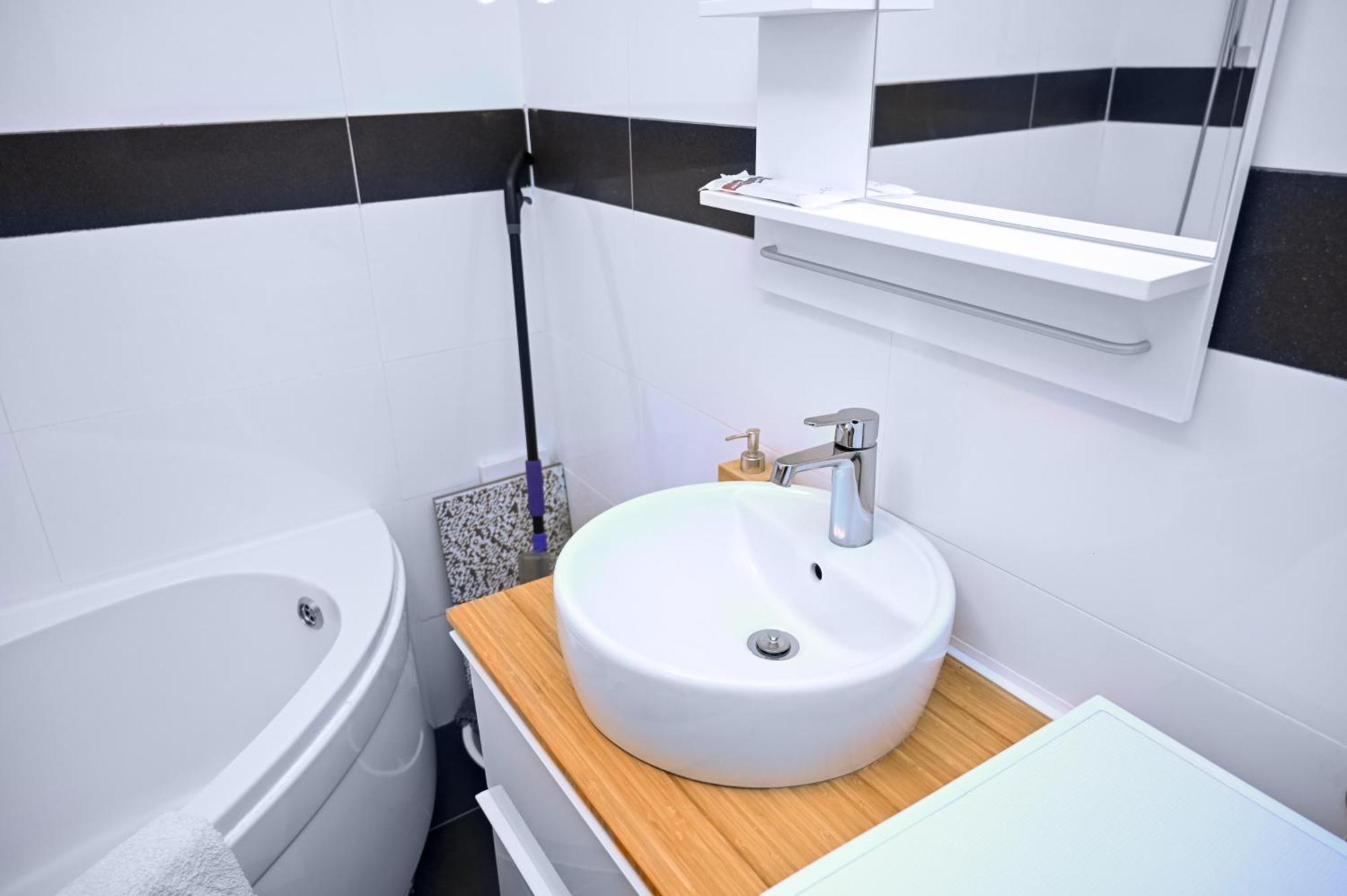 Cozy Donkey - Sporty Lake Apartment, Flexible Check-In, Netflix ザグレブ エクステリア 写真